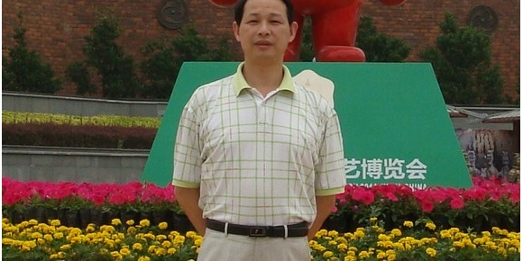 【周炜才诗歌】杨柳轻拂水岸