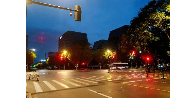 【小桥流水现代诗歌】《爱是奔赴的灯塔》