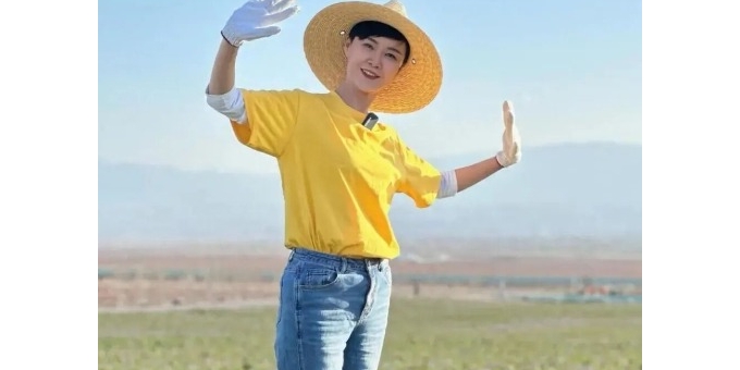 【祁河随笔】飞驰在马背上的红斗蓬