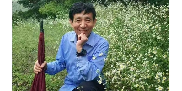 【高军诗歌】警徽映长安