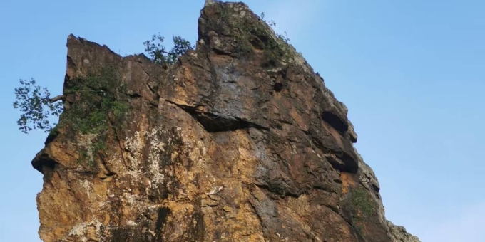 【汤斌昌诗歌】青山书怀