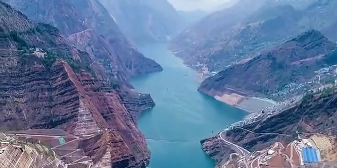 【徐东风诗歌】鹤舞长江