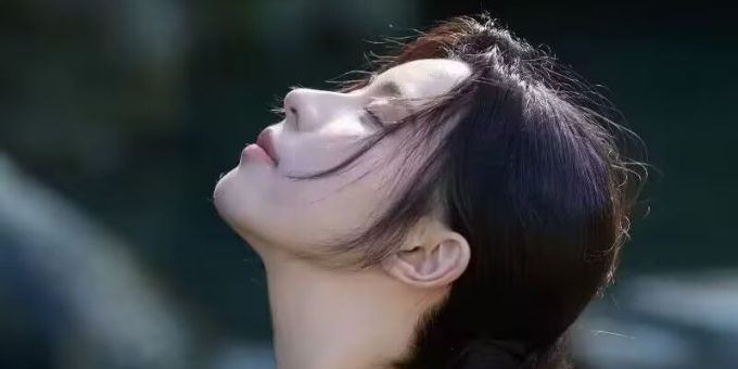【徐东风散文】弯路有景，花落留香