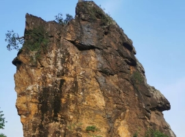 【汤斌昌诗歌】青山书怀