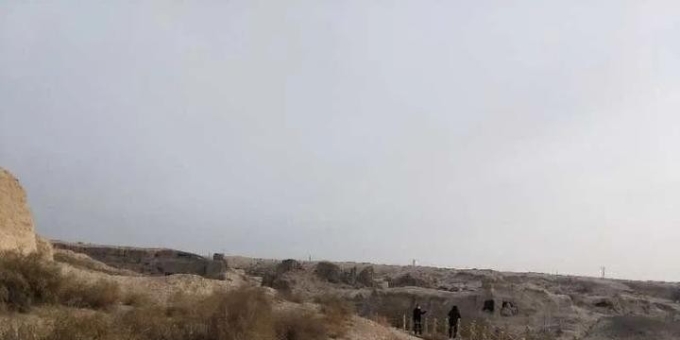 【新疆诗人梁北雁的诗歌】小村