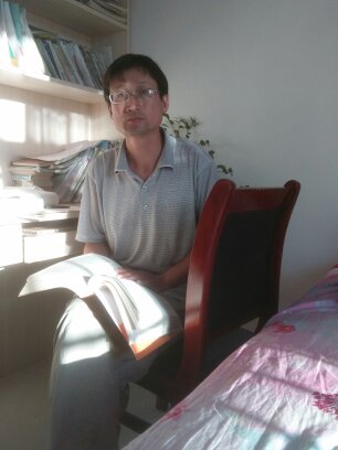 吕世鹏  医师，文学业余爱好者。