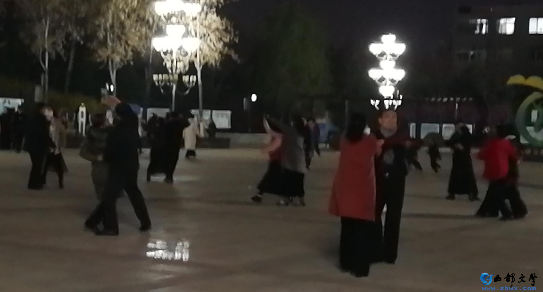 老人舞.jpg
