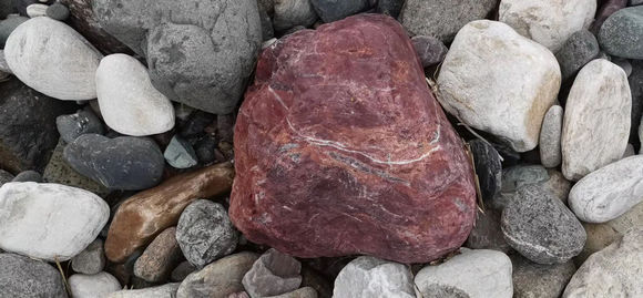 红石头.jpg