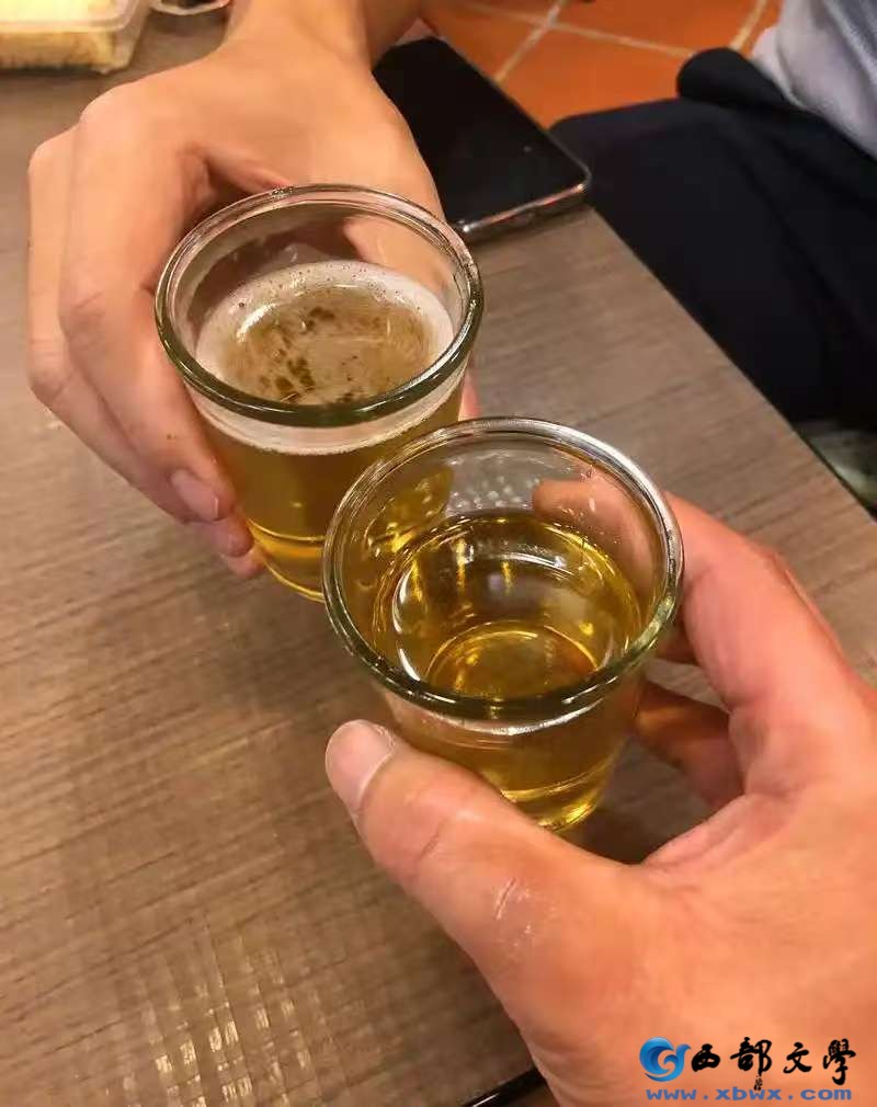酒桌3.jpg